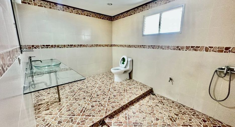 For sale 6 bedrooms house in Din Daeng, Bangkok
