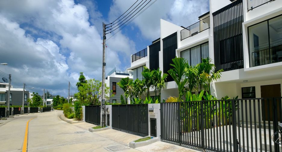 For sale 3 bedrooms townhouse in Thalang, Phuket