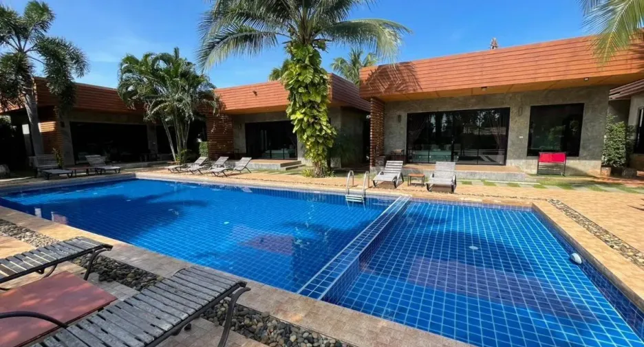 For sale 14 bedrooms retail Space in Pran Buri, Prachuap Khiri Khan