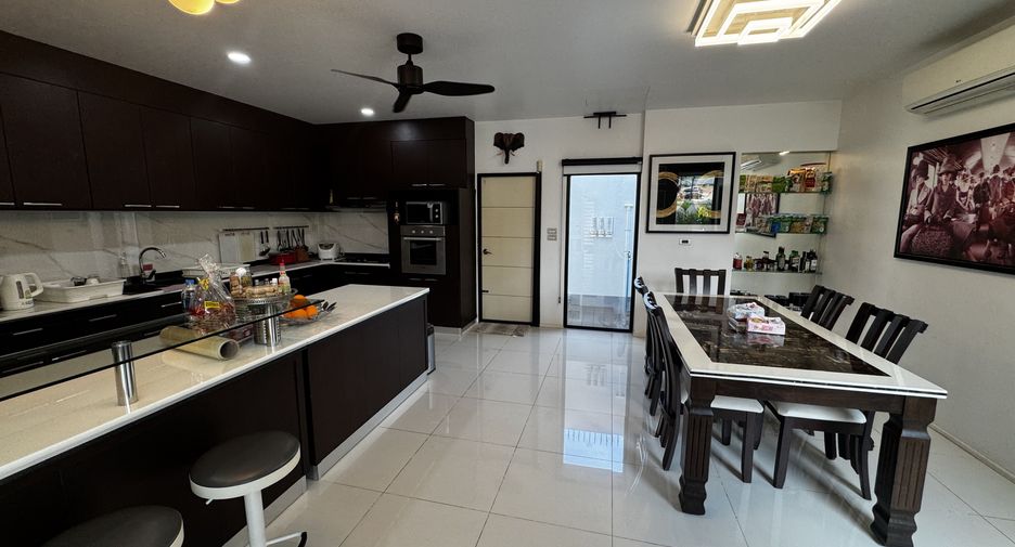 For sale 5 bedrooms villa in Mueang Phuket, Phuket