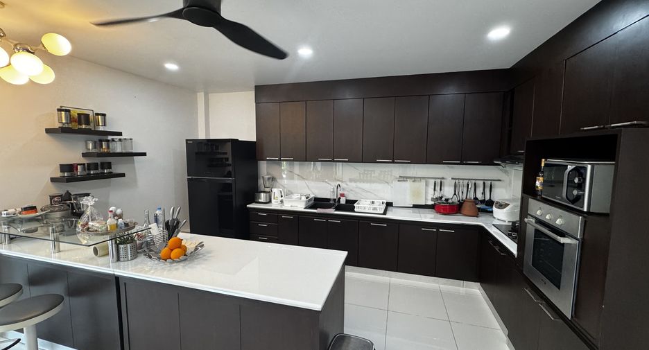For sale 5 bedrooms villa in Mueang Phuket, Phuket