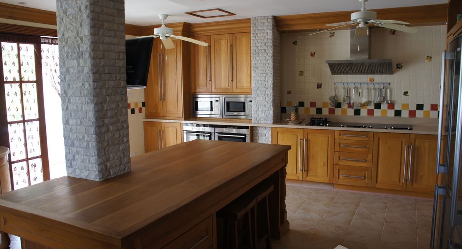 For sale 10 bedrooms villa in Cha Am, Phetchaburi