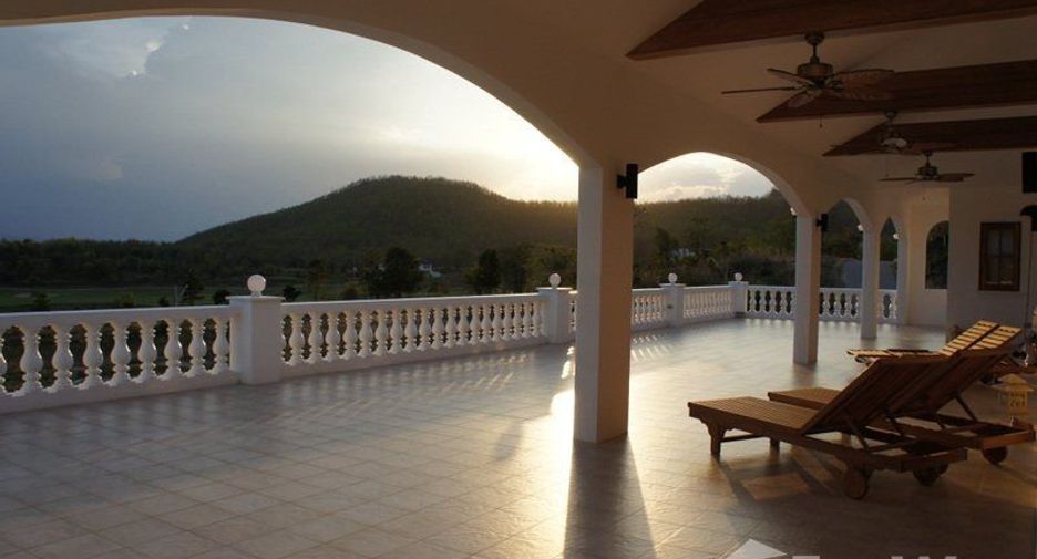 For sale 10 bedrooms villa in Cha Am, Phetchaburi