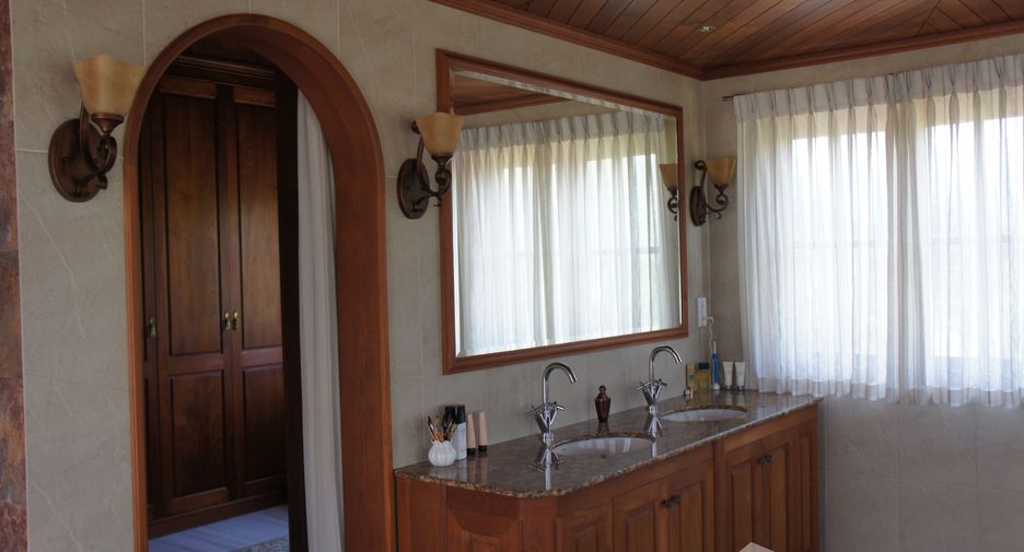 For sale 10 bedrooms villa in Cha Am, Phetchaburi