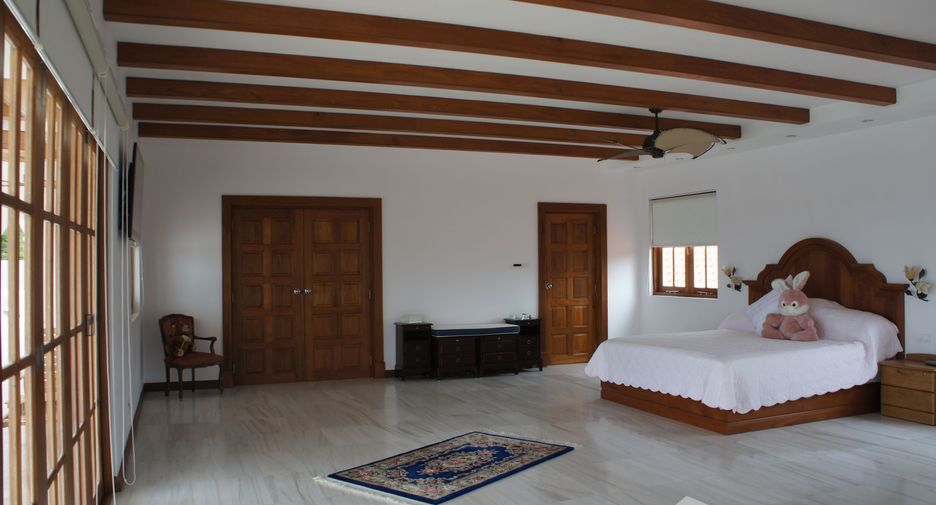 For sale 10 bedrooms villa in Cha Am, Phetchaburi