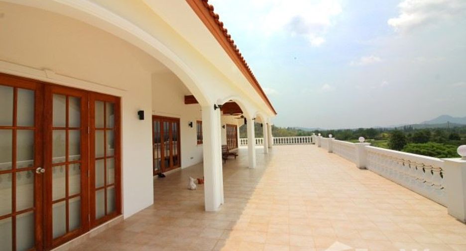 For sale 10 bedrooms villa in Cha Am, Phetchaburi