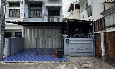出售 4 卧室 联排别墅 在 Wang Thong Lang, 曼谷