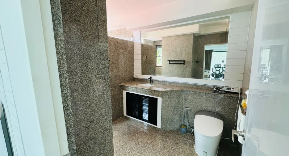 For sale 8 ベッドルーム house in Bang Lamung, Chonburi