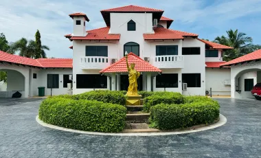 Casa en venta de 8 habitaciones en Bang Lamung, Chonburi