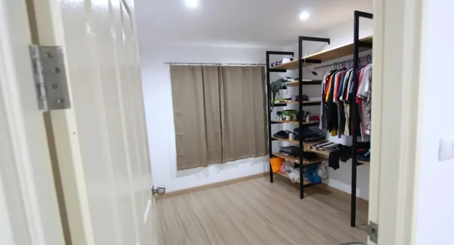 For sale 3 bedrooms townhouse in Mueang Samut Prakan, Samut Prakan