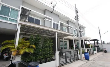 For sale 3 bedrooms townhouse in Mueang Samut Prakan, Samut Prakan