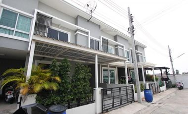 À vendre 3 chambres maison de ville à Mueang Samut Prakan, Samut Prakan