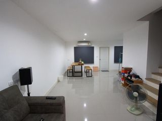 Reihenhaus zum Kauf mit 3 Zimmer in Mueang Samut Prakan, Samut Prakan