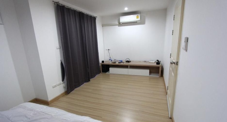 For sale 3 bedrooms townhouse in Mueang Samut Prakan, Samut Prakan