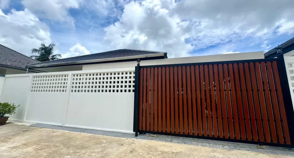For sale 4 bedrooms villa in Thalang, Phuket