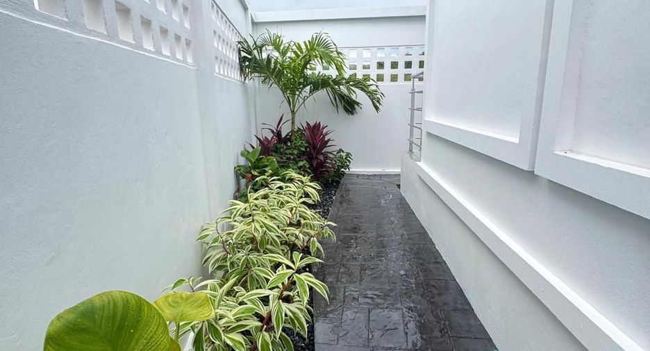 For sale 4 bedrooms villa in Thalang, Phuket