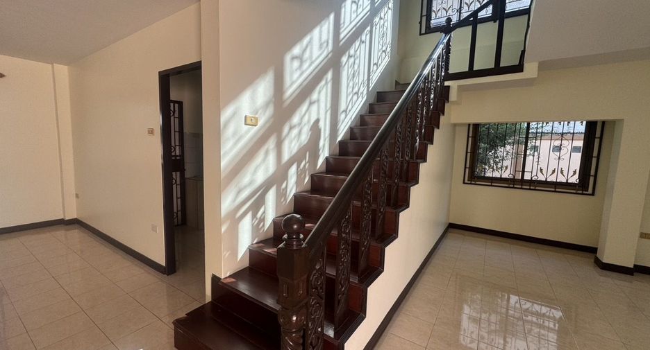 For rent 3 bedrooms house in Sattahip, Chonburi