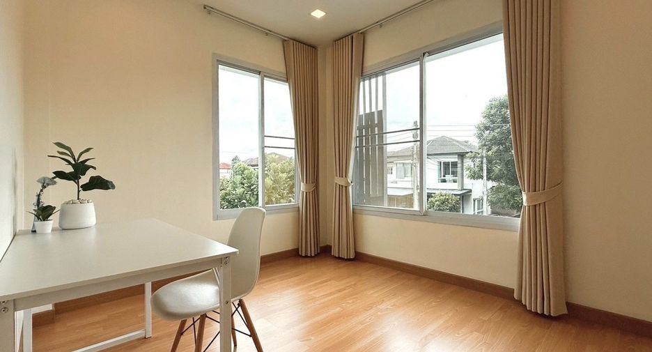 For rent 3 bedrooms house in San Kamphaeng, Chiang Mai