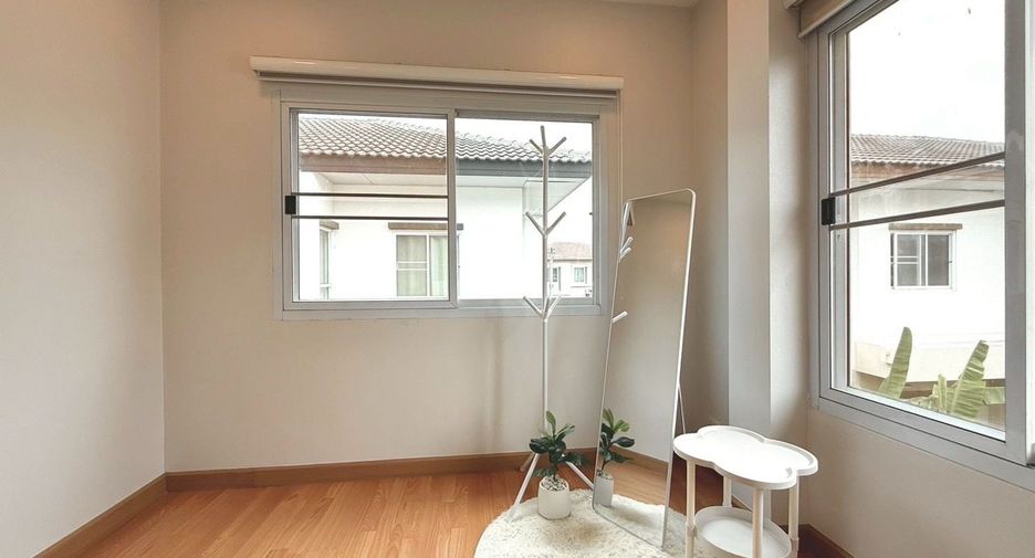 For rent 3 bedrooms house in San Kamphaeng, Chiang Mai