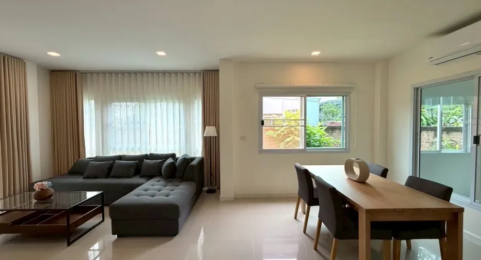 For rent 3 bedrooms house in San Kamphaeng, Chiang Mai