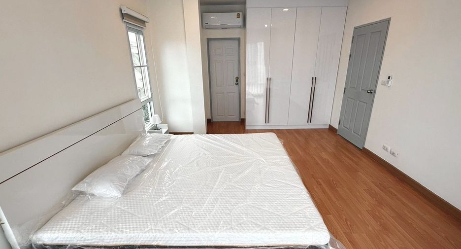For rent 3 bedrooms house in San Kamphaeng, Chiang Mai