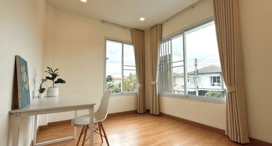 For rent 3 bedrooms house in San Kamphaeng, Chiang Mai