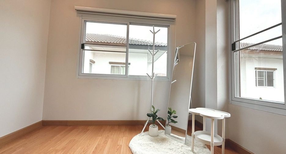 For rent 3 bedrooms house in San Kamphaeng, Chiang Mai