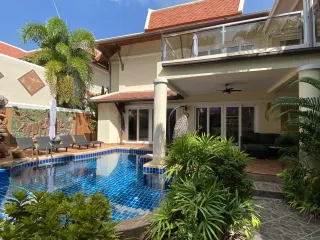 Villa zum Kauf mit 4 Zimmer in Bang Lamung, Chonburi