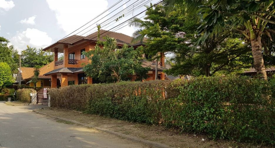 For sale 4 bedrooms house in Mueang Chiang Mai, Chiang Mai
