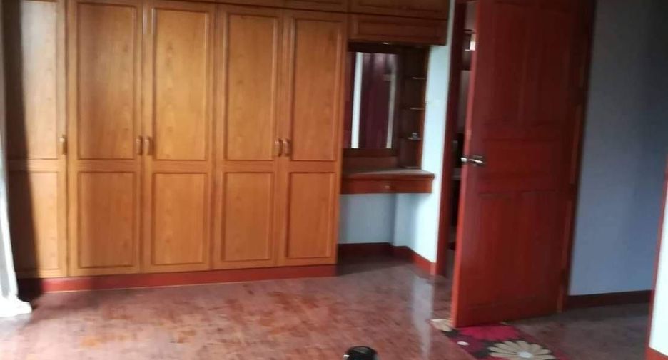 For sale 4 bedrooms house in Mueang Chiang Mai, Chiang Mai