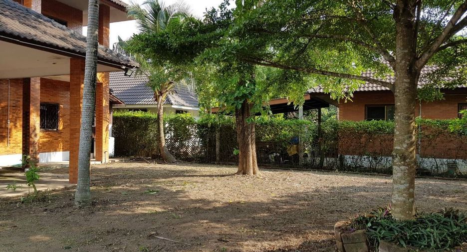 For sale 4 bedrooms house in Mueang Chiang Mai, Chiang Mai