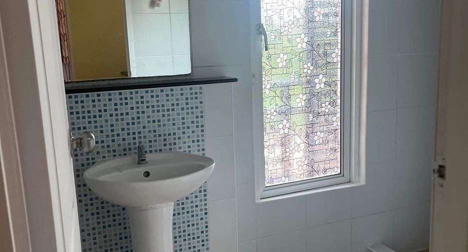 For rent 4 bedrooms townhouse in Thalang, Phuket