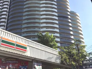出售 和 出租 1 卧室 公寓 在 Si Racha, Chon Buri