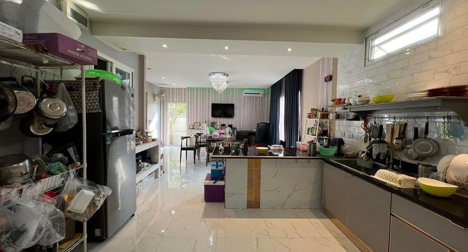 Haus zum Kauf mit 4 Zimmer in Bang Khun Thian, Bangkok
