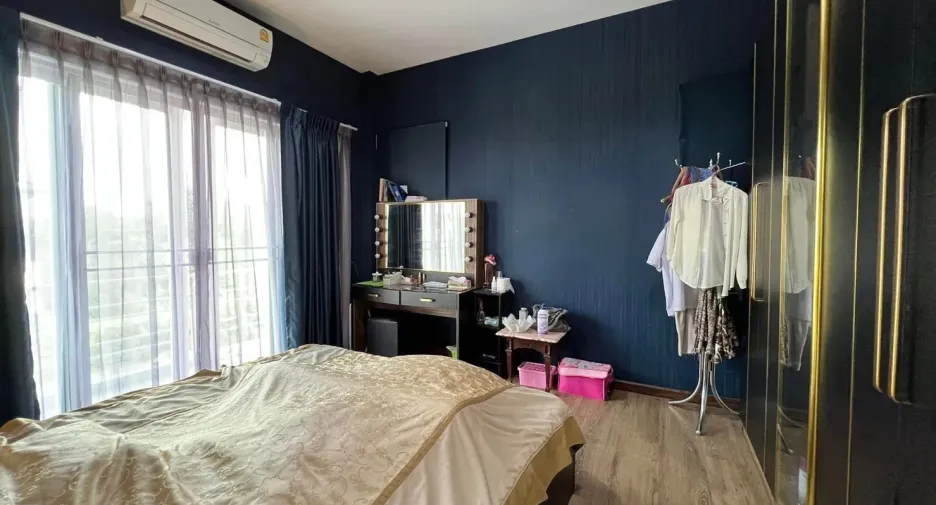 For sale 4 bedrooms house in Bang Khun Thian, Bangkok