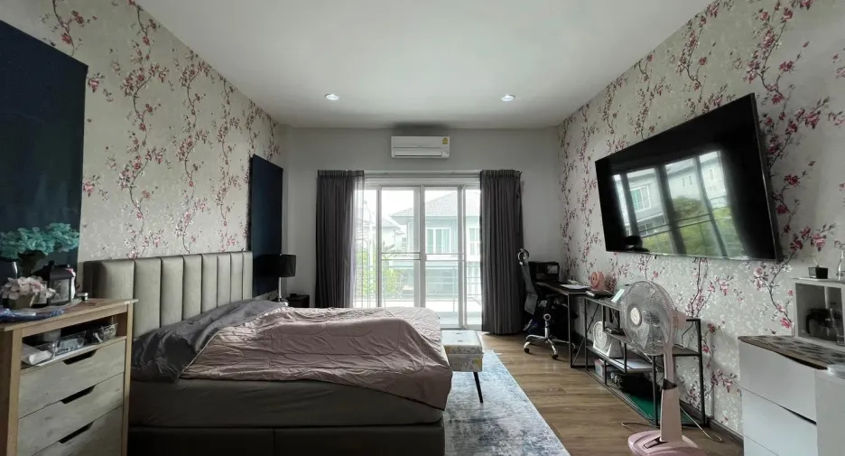 For sale 4 bedrooms house in Bang Khun Thian, Bangkok