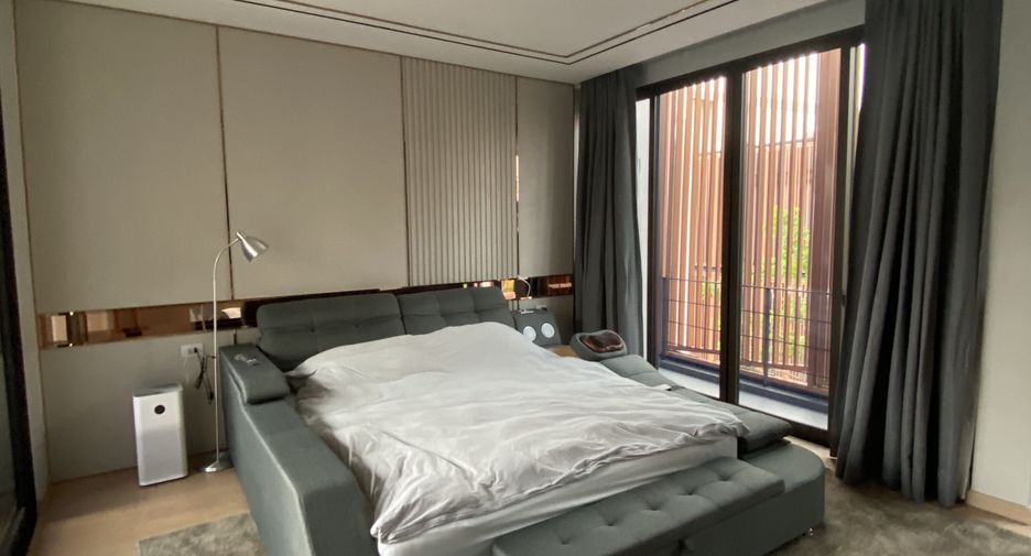 For sale 4 bedrooms house in Watthana, Bangkok