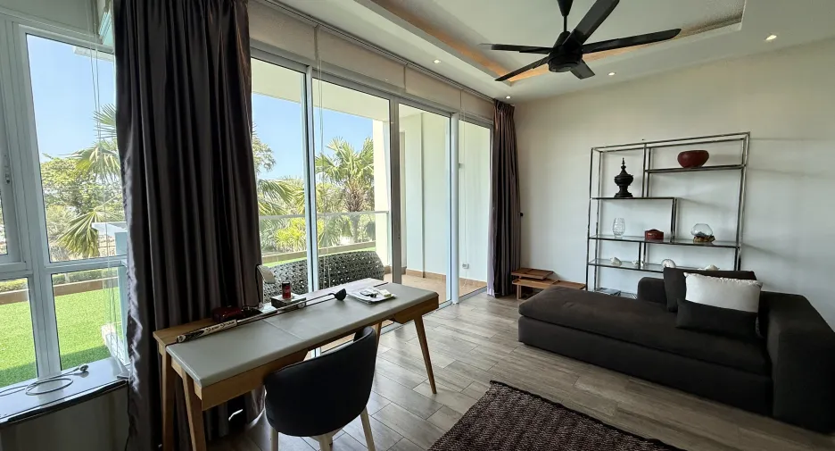 For sale 4 bedrooms condo in Jomtien, Pattaya