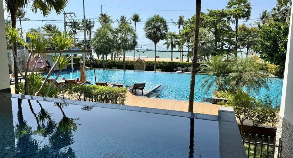 For sale 4 bedrooms condo in Jomtien, Pattaya
