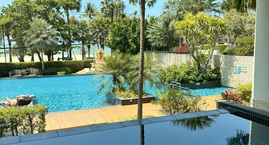 For sale 4 bedrooms condo in Jomtien, Pattaya