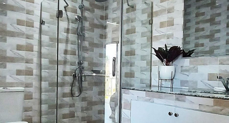 For sale 3 bedrooms villa in Mueang Rayong, Rayong