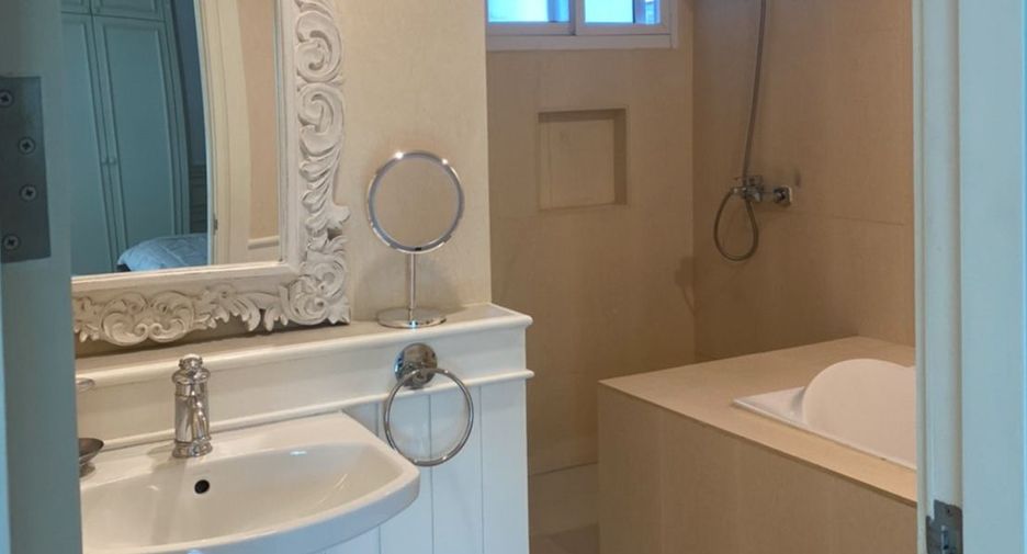For sale 2 ベッドルーム condo in Watthana, Bangkok