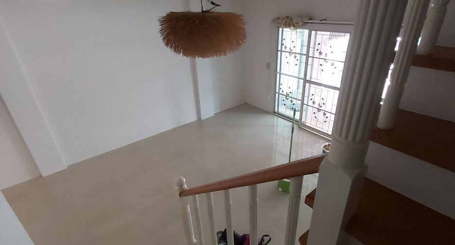 For sale 3 bedrooms townhouse in Min Buri, Bangkok