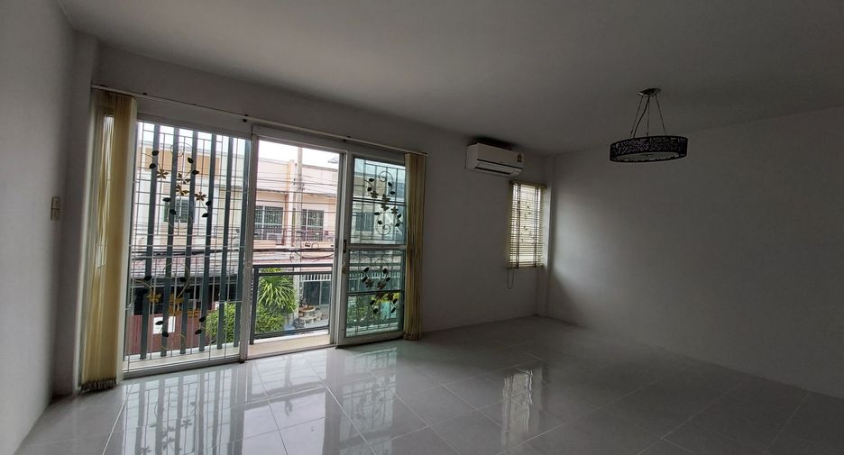 For sale 3 bedrooms townhouse in Min Buri, Bangkok
