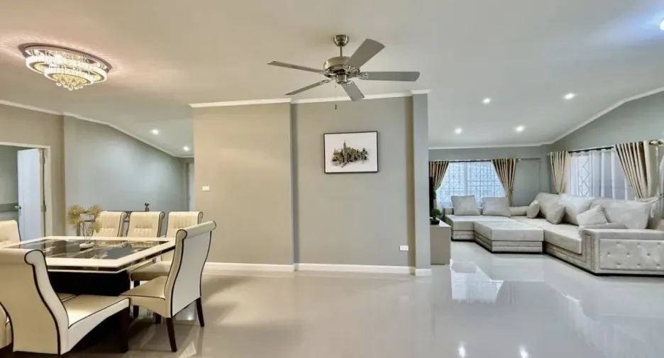 Haus zum Kauf mit 4 Zimmer in Bang Lamung, Chonburi