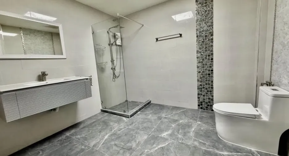 Haus zum Kauf mit 4 Zimmer in Bang Lamung, Chonburi