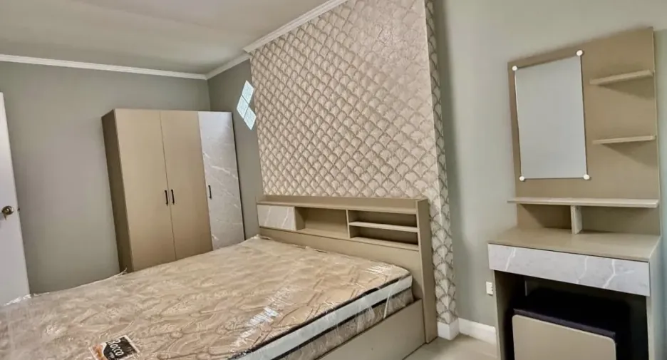 Haus zum Kauf mit 4 Zimmer in Bang Lamung, Chonburi