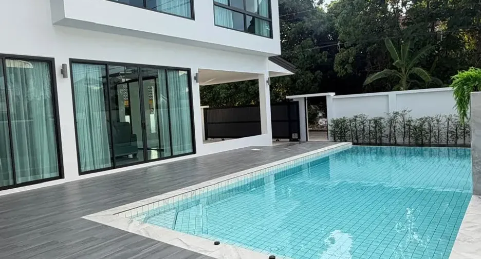 Haus zur Miete mit 4 Zimmer in Mueang Phuket, Phuket