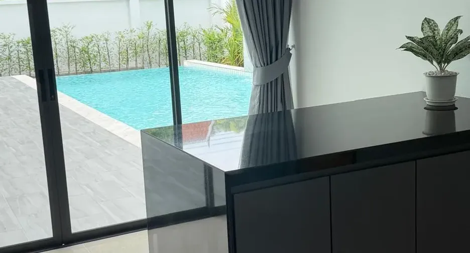 Haus zur Miete mit 4 Zimmer in Mueang Phuket, Phuket