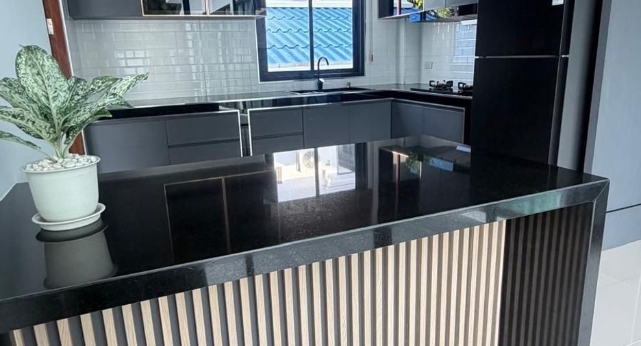 Haus zur Miete mit 4 Zimmer in Mueang Phuket, Phuket